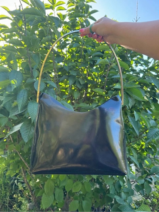Gucci Handbags - Gucci x Tom Ford 1997 black patent leather shoulder bag with metal handle